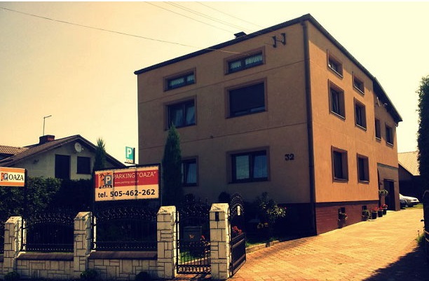 Brama wjazdowa na parking.